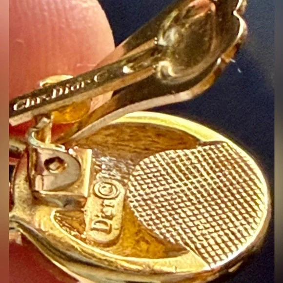 Dior VTG 90s D-I-O-R logo letter charm clip earrings, gold plated/crystals, EUC - Picture 7 of 13